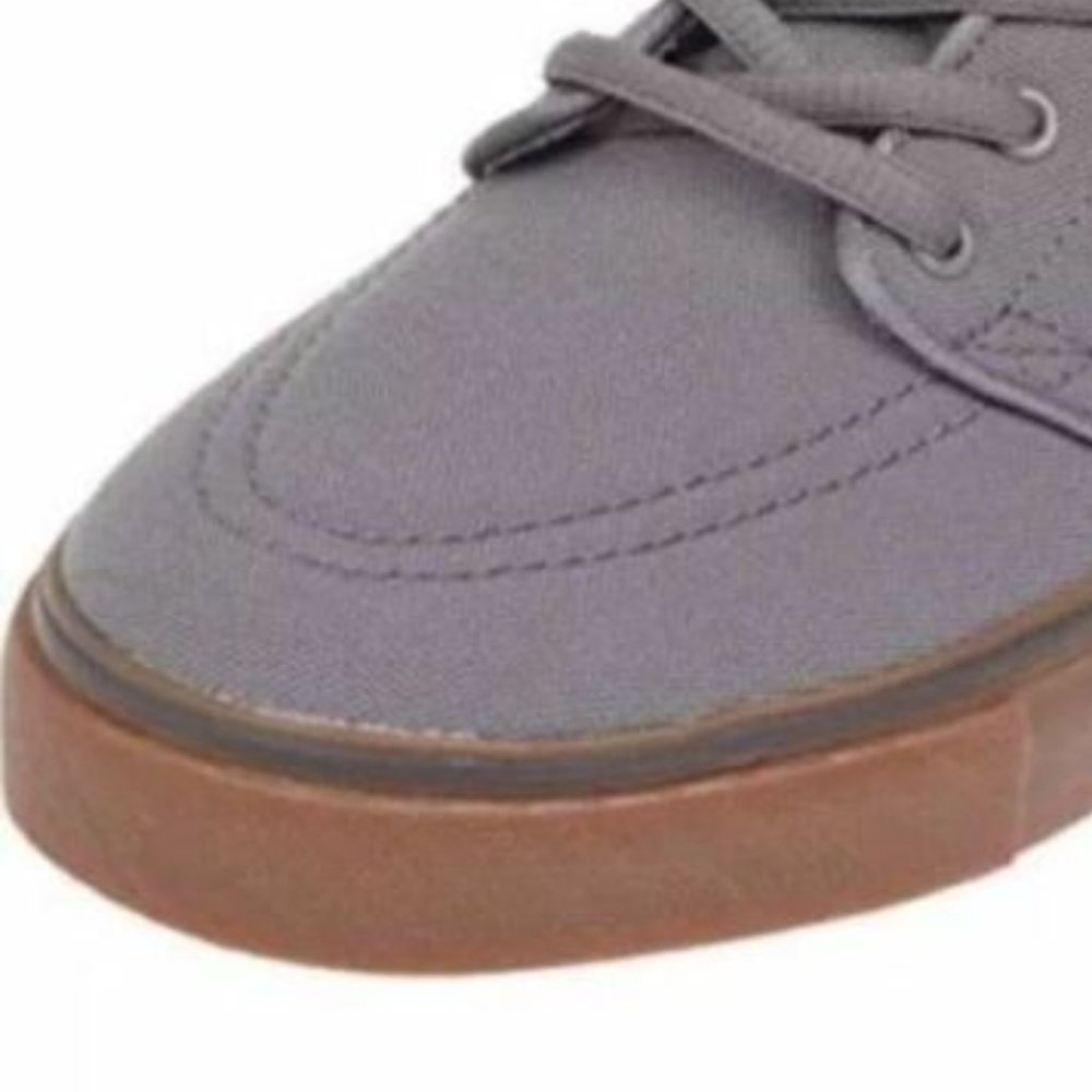 Nike Boys Janoski SB Size 5.5Y Gray Gum Bottom